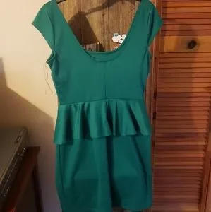 Accidentally In Love Dresses | Kelly Green Dress, Junior's Size L, Great Shape. | Color: Green | Size: Lj | Ekdbsc2014's Closet